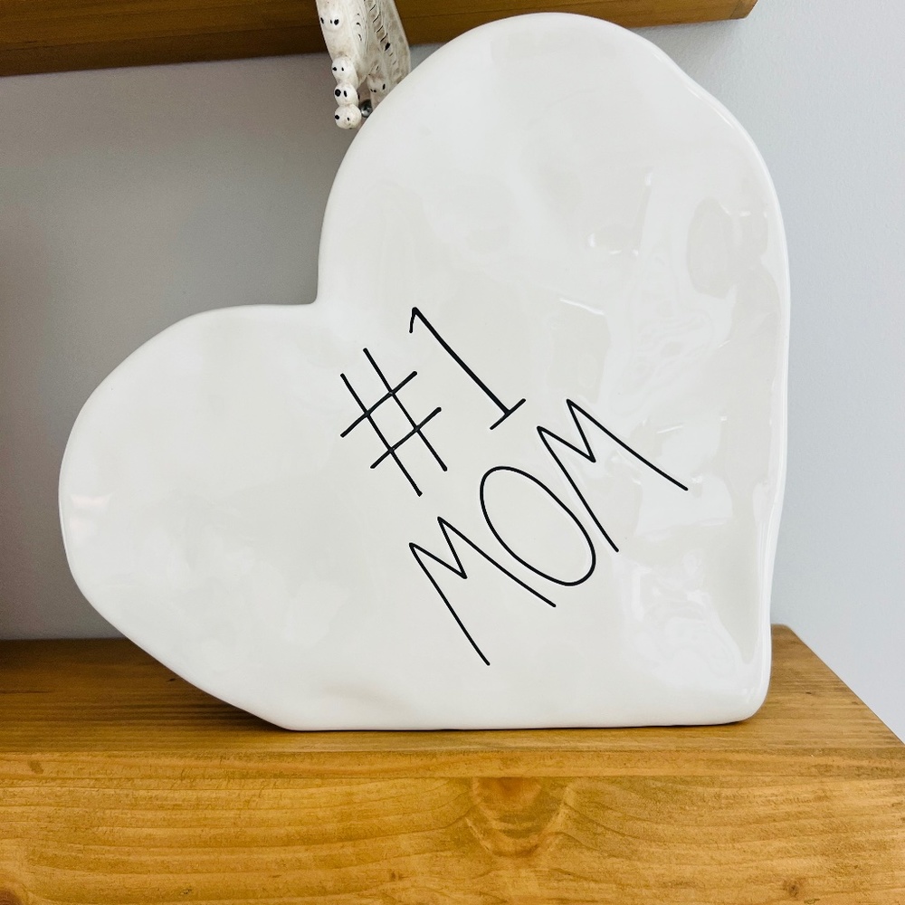 Rae Dunn #1 MOM Decorative Heart – New